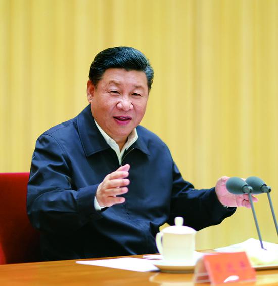 2018年7月3日至4日，全國(guó)組織工作會(huì)議在北京召開(kāi)。中共中央總書(shū)記、國(guó)家主席、中央軍委主席習(xí)近平出席會(huì)議并發(fā)表重要講話(huà)。 新華社記者 鞠鵬/攝